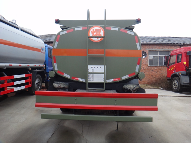 東風15噸油罐車