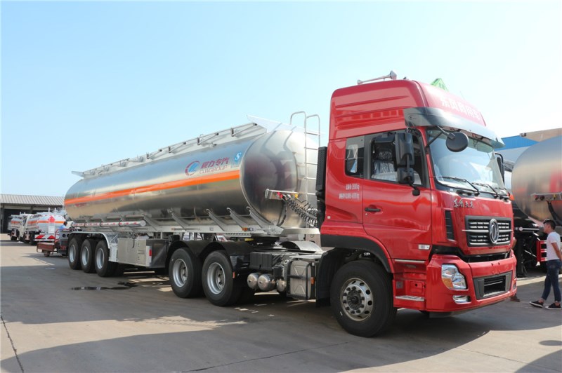 東風天龍（40-55L）鋁合金運油半掛車