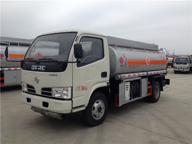 藍(lán)牌油罐車