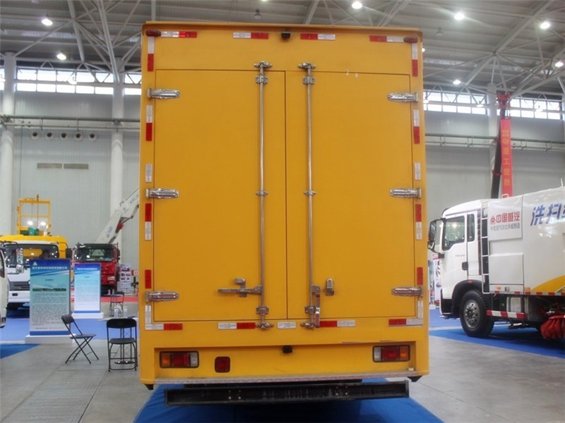 五十鈴移動(dòng)應(yīng)急電源車700P