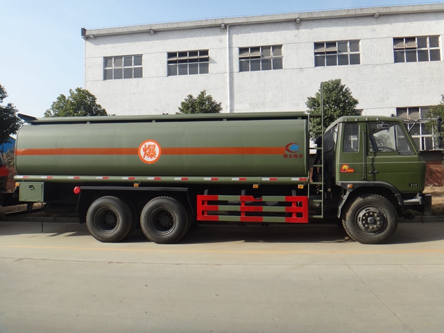 東風15噸油罐車
