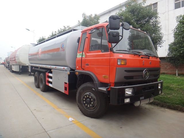 東風15噸油罐車