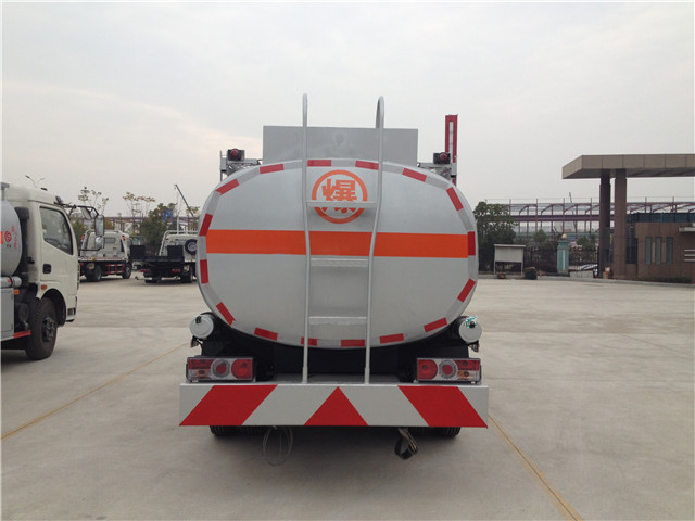 藍(lán)牌油罐車