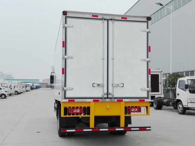(廂長(zhǎng)5.1米)福田奧鈴一排半冷藏車(chē)