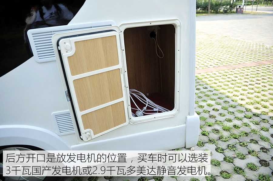 程力東風(fēng)御風(fēng)C型房車(chē)